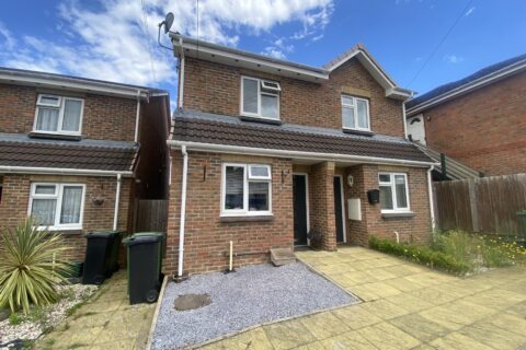 Salisbury Gardens, Basingstoke, RG22